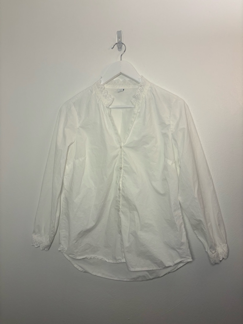 Old Navy White Button-Down Shirt with Lace Trim Size Medium